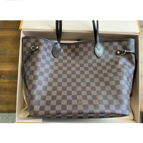 louis vuittons Handbags - Louis vuitton Neverfull mm